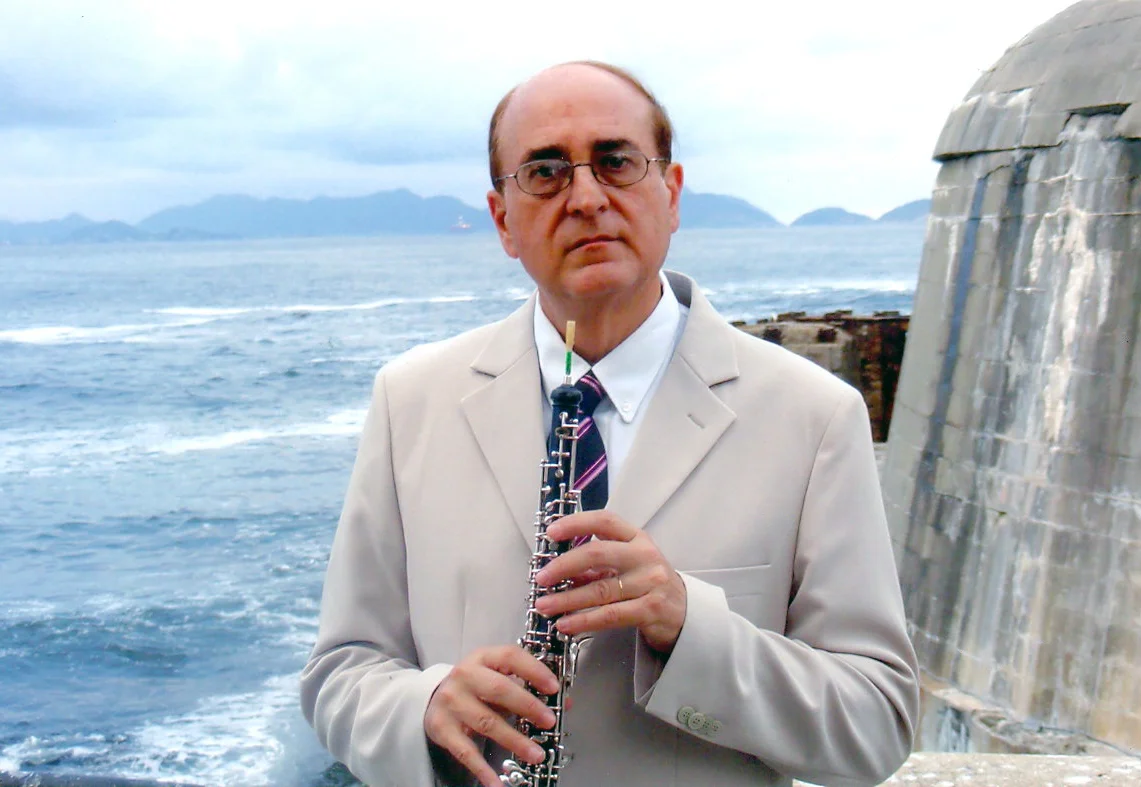 Retrato de Harold Emert com seu oboé